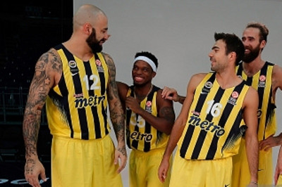 Χωρίς Σλούκα και Άντιτς στην Αθήνα η Φενέρ