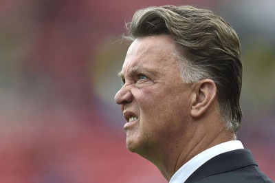 Φαν Χάαλ: «Ηλίθιο αυτό που γίνεται με Μουρίνιο»