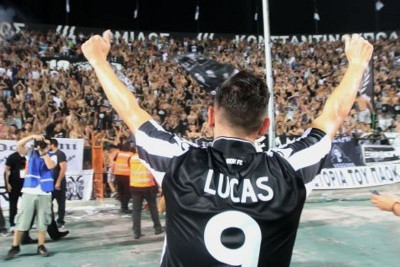 Θεούλης ο Λούκας Πέρεθ: «Σε ένα έρημο νησί με μία μπάλα, ένα Playstation και… τη Μέγκαν Φοξ!»