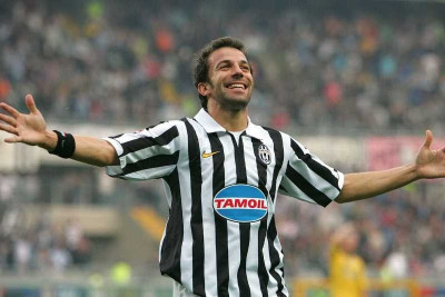 Αγκαλιά με καυτή Ελληνίδα ο Ντελ Πιέρο! (photo)