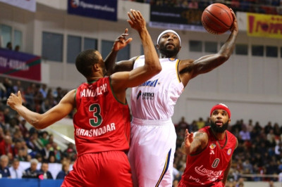 Η Κουμπάν υπέταξε και τη Χίμκι