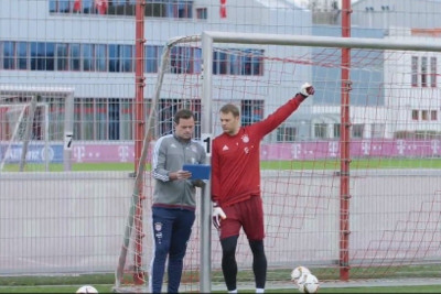 Απίστευτο: Ο Νόιερ αποκρούει και χωρίς να βλέπει! (video)