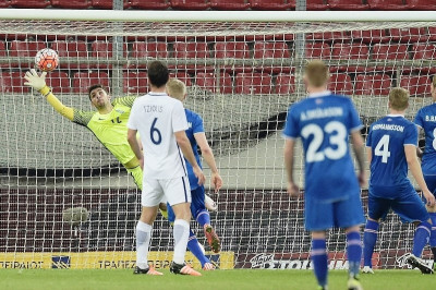 Παιδική χαρά η άμυνα και ήττα για την Ελλάδα