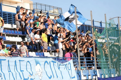 ΕΠΙΚΟ! Έβαλαν ψησταριά στην εξέδρα! (photo)