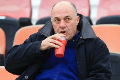 Τοποθετήθηκε ο Μπέος