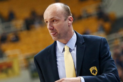 Ζντοβτς: «Η πίεση στον Ολυμπιακό»