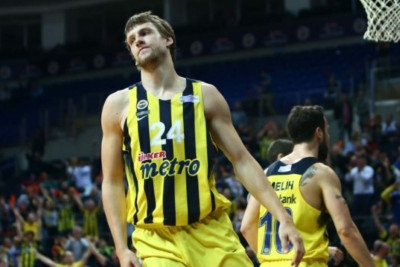 Απίστευτη επιστροφή του Βέσελι!