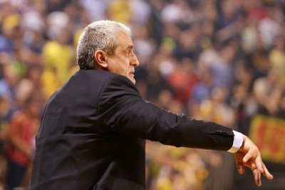 ΑΠΙΣΤΕΥΤΟ: Έβριζαν τον Πεδουλάκη ενώ μιλούσε στη συν. Τύπου