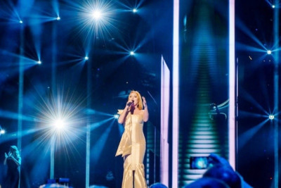 Eurovision 2016: Αλβανία: Με ολόχρυση εντυπωσιακή τουαλέτα η Eneda Tarifa