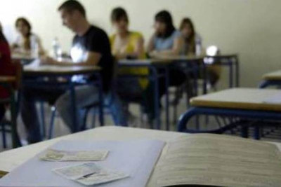 Πανελλήνιες 2016: Η αντίδραση του μαθητή για τα θέματα που θα μείνει για πάντα στην ιστορία! (video)