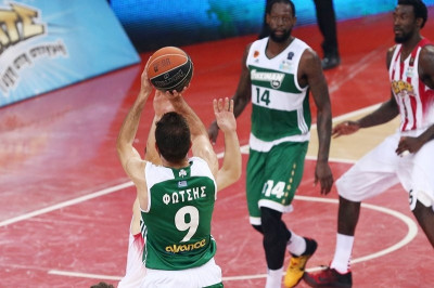 Το προηγούμενο κρίσιμο τρίποντο του Φώτση μέσα στο ΣΕΦ! (video)