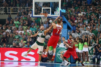 Τιμωρία των διαιτητών για τα βήματα του Σπανούλη