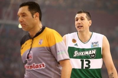 Ο «ξανθός» ήταν παιδάκι μπροστά τους!