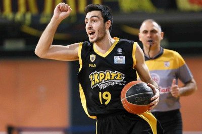 Μέσα ο Κατσίβελης