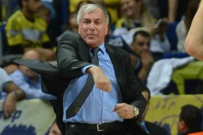 Έφτυσαν τον Ομπράντοβιτς! (photo+video)