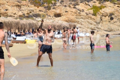 Βλαχοδήμος-Μήτρογλου: Τίκα τάκα στην… Μύκονο (photos)