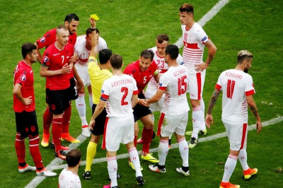 Euro 2016: Η αποβολή του Τσάνα (video)