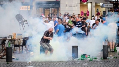 Euro 2016: «Γυαλιά-καρφιά» τα έκαναν Άγγλοι, Γάλλοι και Ρώσοι! (videos)