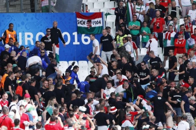 Euro 2016: Ναζιστικοί χαιρετισμοί από Ούγγρους! (photo)