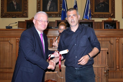 Ο Δήμος Πειραιά βράβευσε την ΠΑΕ Ολυμπιακός