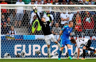 Euro 2016: Τι πιάνεις ρε Νόιερ! (vid)