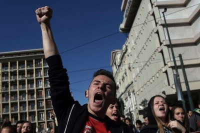 Κάποιος να πει στον Αλέξη, ότι οι 17άρηδες δεν «παραμυθιάζονται»…
