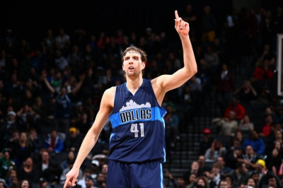 Συνεχίζει στους Μάβερικς ο Νοβίτσκι