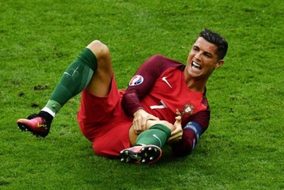 Euro 2016: Τραυματίας και αλλαγή στο 25’ ο Κριστιάνο! (video)