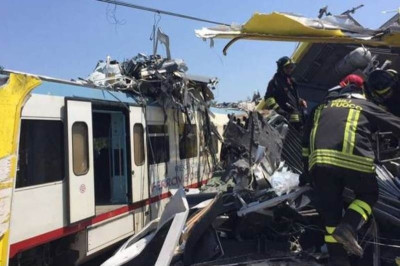 Τραγωδία στην Ιταλία: Μετωπική σύγκρουση τρένων έξω από το Μπάρι (photos+videos)