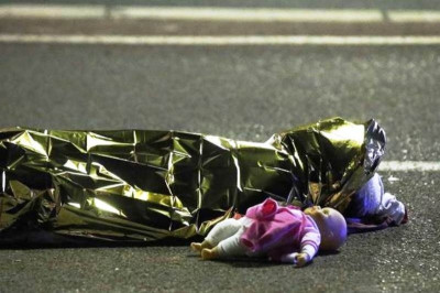 Επίθεση Γαλλία: Η φρίκη σε αριθμούς - 54 παιδιά στο νοσοκομείο