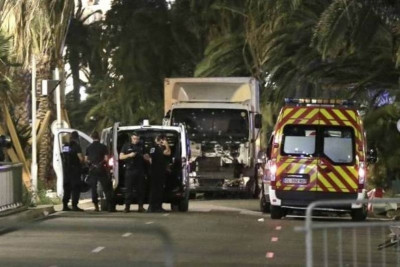 Επίθεση Γαλλία: Νέο βίντεο με το φορτηγό που σκόρπισε το θάνατο - Καρέ καρέ η φρίκη