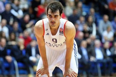 Στους Σίξερς ο Σάριτς