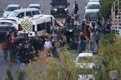 Πραξικόπημα Τουρκία: Σοκ! Το πλήθος αποκεφάλισε στρατιώτη που παραδόθηκε (Σκληρές φωτογραφίες)