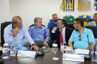 Super League: Πρόεδρος ο Στράτος