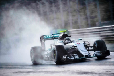 Formula 1: Pole position για Ρόσμπεργκ στη βροχή