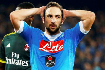 Νάπολι: «Προδότης ο Ιγκουαΐν!»