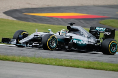 Formula 1: Τέταρτη καρό σημαία για Χάμιλτον