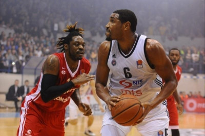 Λοκομοτίβ Κουμπάν: Ανακοίνωσε Τζόουνς