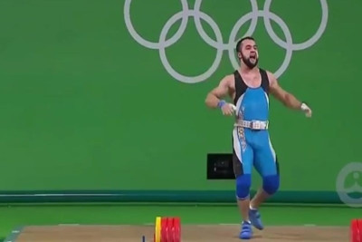 Ρίο 2016: Τρελός χορός «χρυσού» αρσιβαρίστα για παγκόσμιο ρεκόρ! (video)