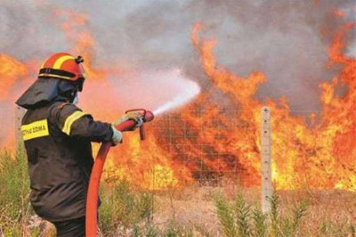ΤΩΡΑ: Πυρκαγιά καίει την Ζάκυνθο