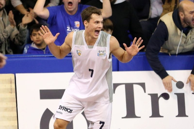 Κόροιβος: Πήρε Φαν Όοστρουμ