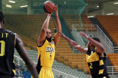 Στην Αθήνα ο Χέρστον, πάει Σλοβενία ο Χαριτόπουλος