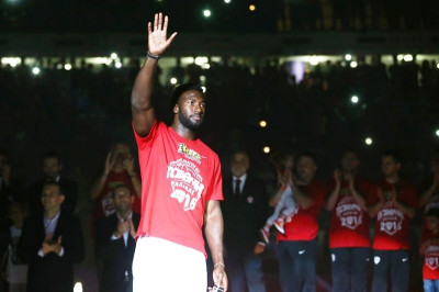 Κάταγμα στον δείκτη του αριστερού χεριού ο Γιανγκ, τενοντίτιδα ο Γκριν