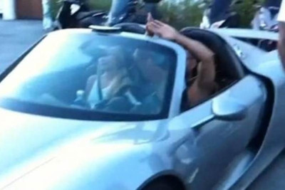 Πήγε να κάνει το μάγκα σε κοπέλα και τράκαρε την Πόρσε πάνω σε 4x4 (video)