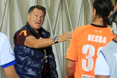 Ντεγκρά: «Με έδειρε ο Κούγιας»