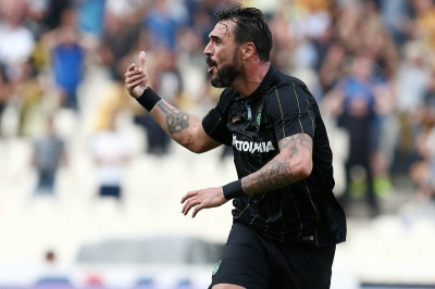 Αυτός χάρηκε περισσότερο με τα γκολ του Αλμέιδα...