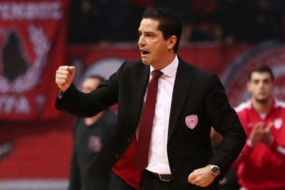 Σφαιρόπουλος: «Ο Ολυμπιακός μπορεί να κατακτήσει και τους τρεις τίτλους»