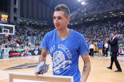 Diamonds are Forever: Υπόκλιση σε Διαμαντίδη από Χίγκινς και Κόπονεν (video)