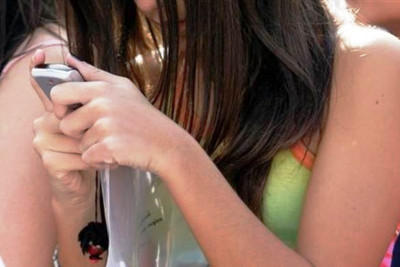ΠΡΟΣΟΧΗ: Τέλος τα κινητά στα σχολεία