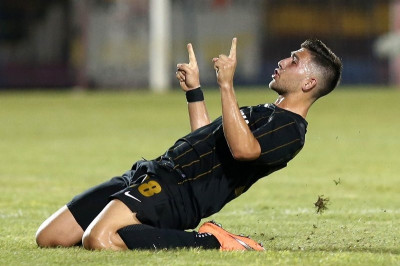 Σοκάρει η συμπεριφορά του Μπακασέτα σε παιδί καθηλωμένο σε αμαξίδιο